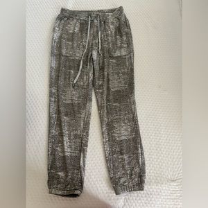 Pilcro jogger size small silver